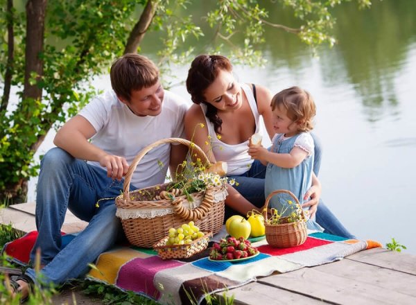 Семья на море