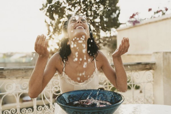 Девушка волосы море