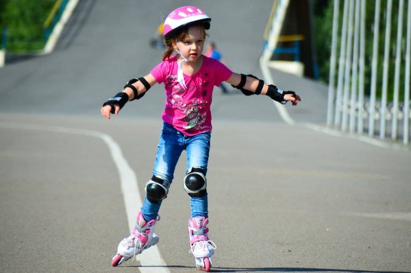 Дети на роликах
