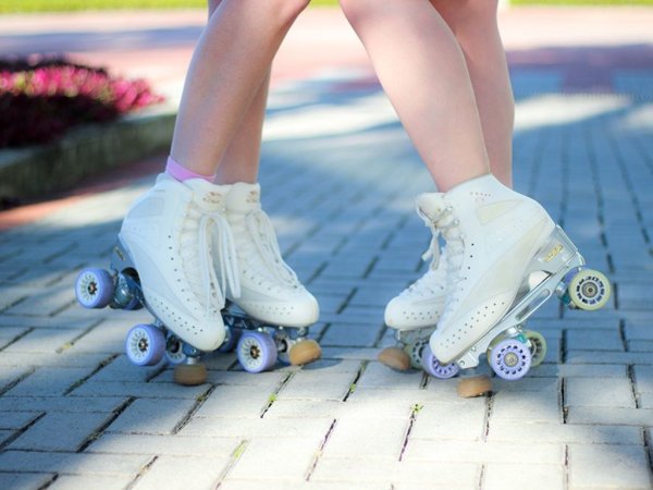 Ноги в роликовых коньках