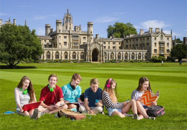 Школа Кембридж в Англии