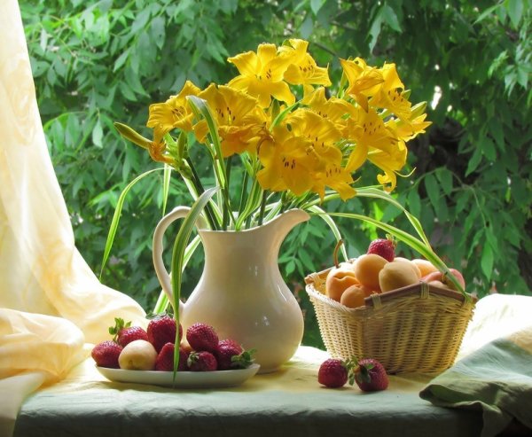 Красивый яркий натюрморт