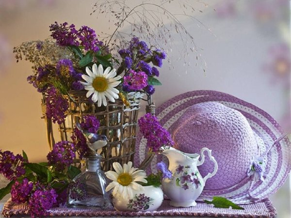 Натюрморт с ромашками и ягодами