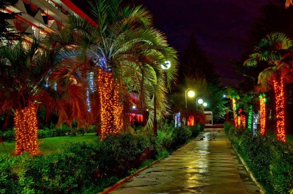 Адлер Курортный городок набережная вечер