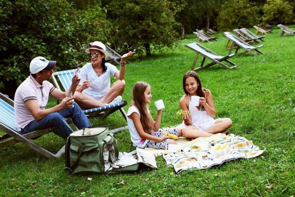 Парк с людьми