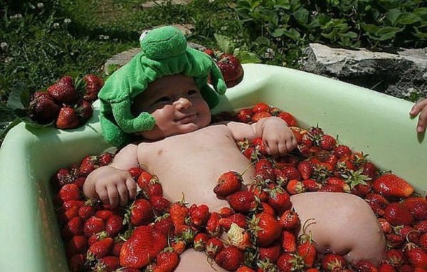 Ванна с клубникой