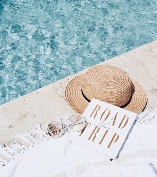 Девушка в платье