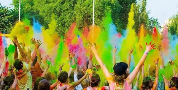 Праздник красок летом