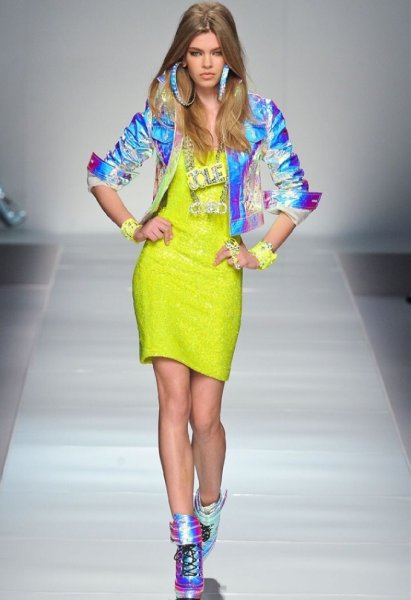 Яркая одежда