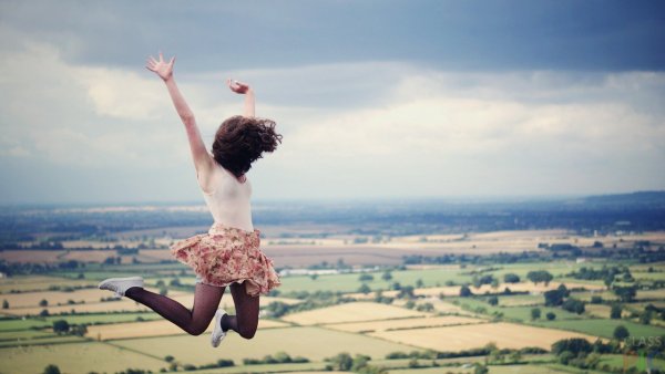 Человек прыгает