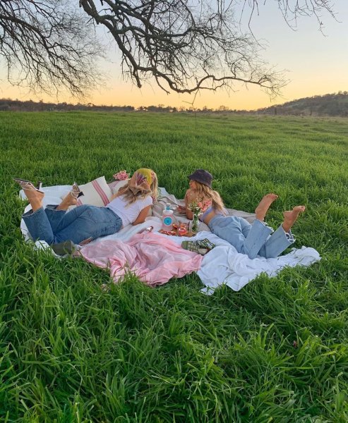 Девочки отдыхают