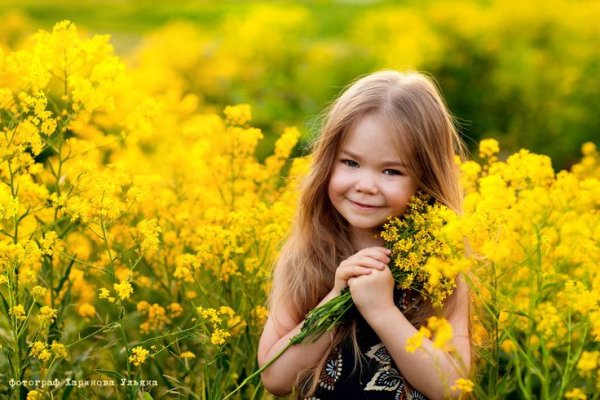 Девочка в поле