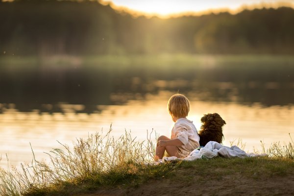 Ребенок спиной природа