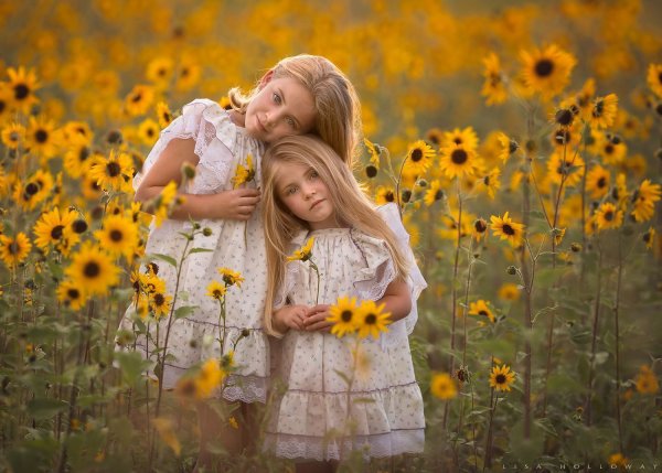 Фотосессия с сестрой в поле