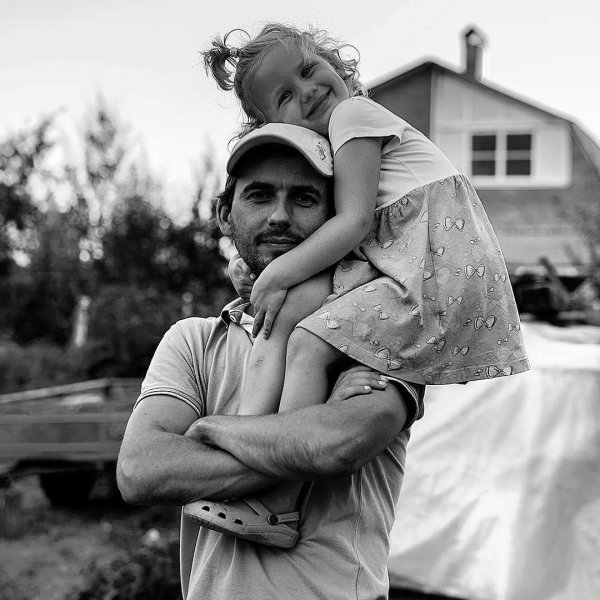 Папа и дочь чб