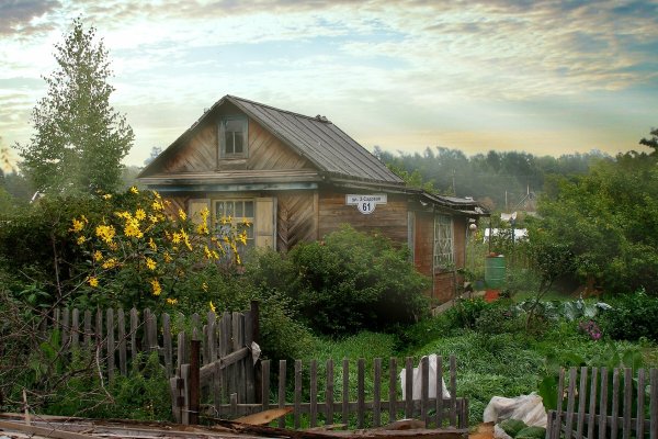 Деревенский домик летом
