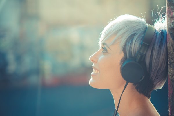 Одни наушники на двоих