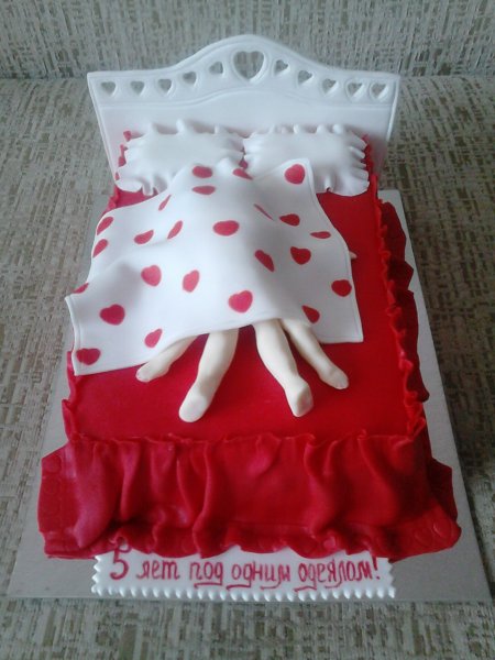 Торт кровать