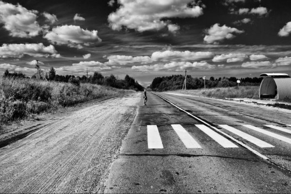 Дорога черно белая