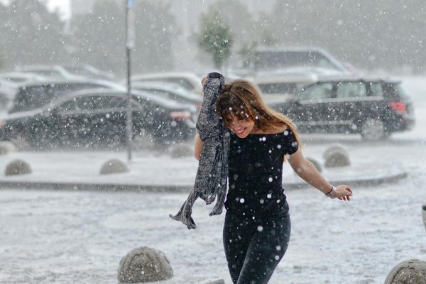 Снег летом в Питере