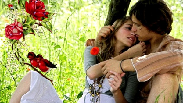 Двое влюбленных кружатся