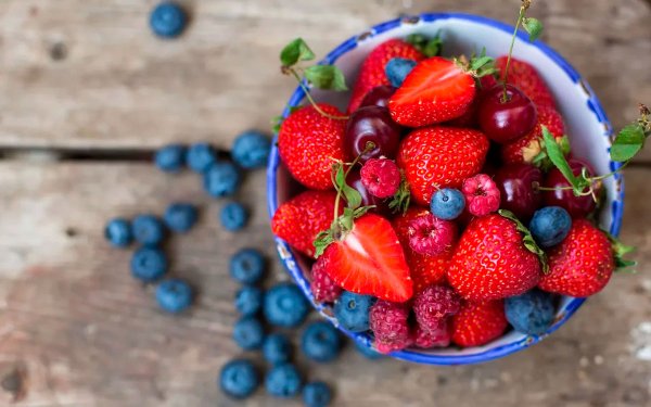 Малина клубника черника