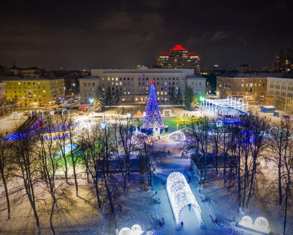 Город Киров зима Театральная площадь