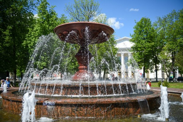 Театральная площадь Киров