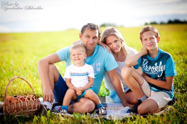 Пикник с семьей на природе