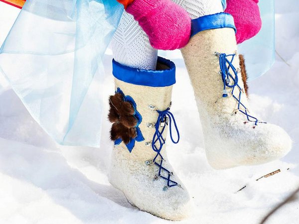 Девушка в калошах