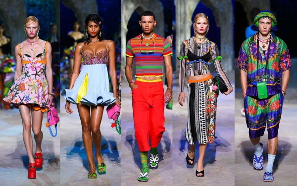 Коллекция Версаче Весна лето 2021