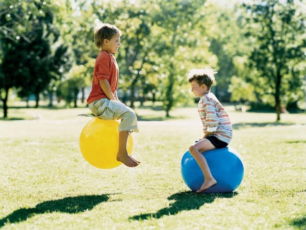 Дети в подвижных играх