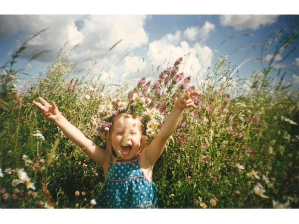 Счастливые дети в деревне