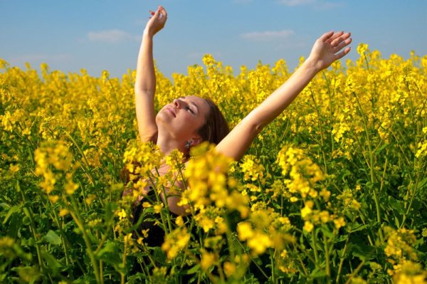 Счастливые люди на природе