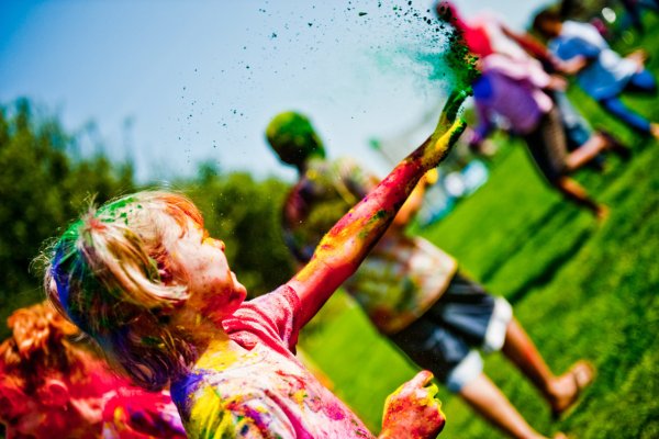 Фестиваль красок Holi дети