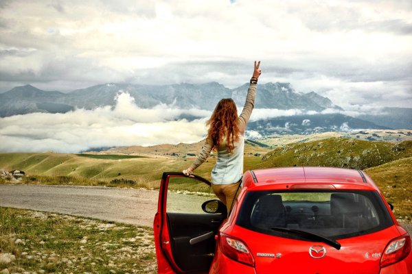 Машина в цветах