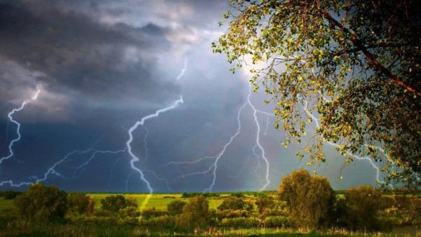 Природа с грозой