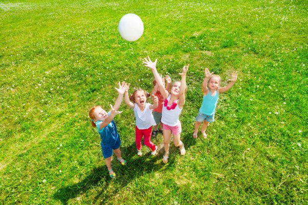 Дети в подвижных играх