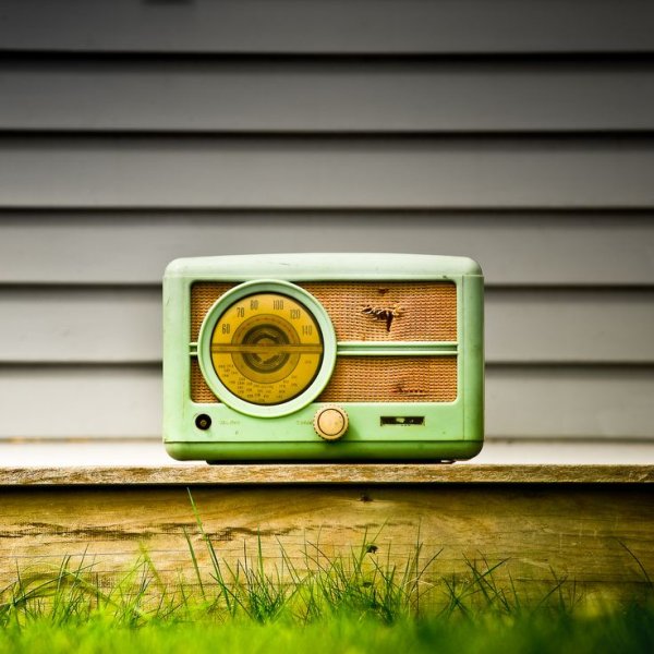 Советский радиоприемник на кухне