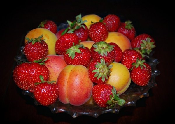 Фрукты и ягоды