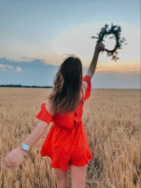 Девушка в поле Эстетика