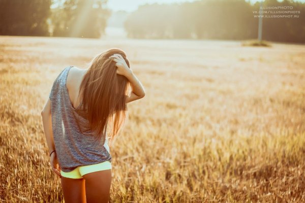 Девушка в подсолнухах