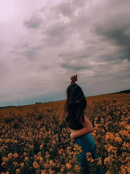 Девушка на аву летом