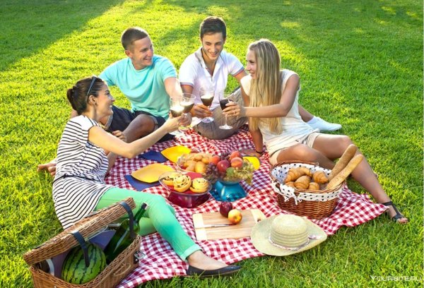 Пикник с друзьями на природе
