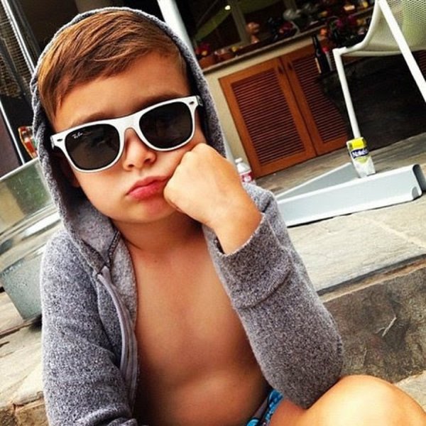 Крутой мальчик в очках