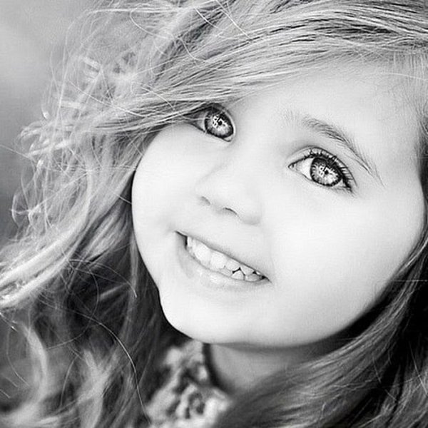 Девочка с большими глазами