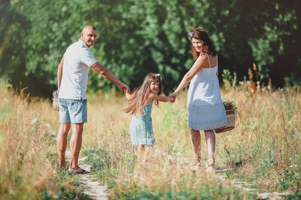 Семейная фотосессия на природе летом