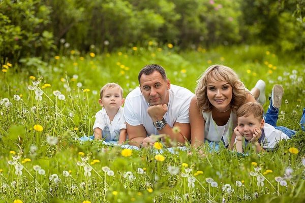 Семейная фотосессия на природе