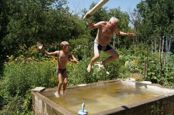 Малыши на даче