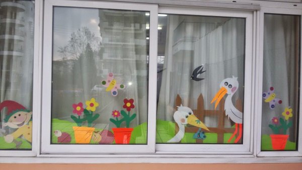 Украшение окон к весне в детском саду